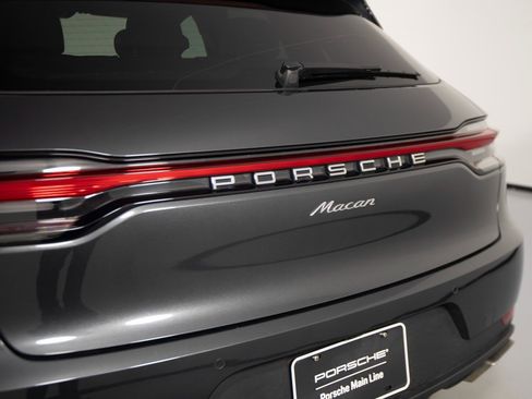 Certified 2021 Porsche Macan image 38