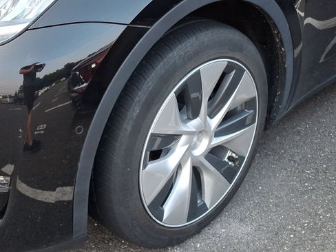 Used 2022 Tesla Model Y Long Range AWD/4WD image 10
