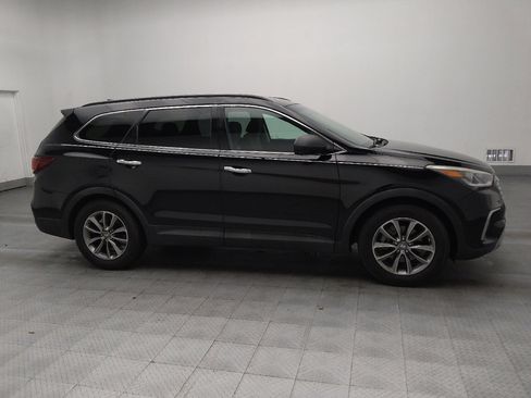 Used 2017 Hyundai Santa Fe SE image 11