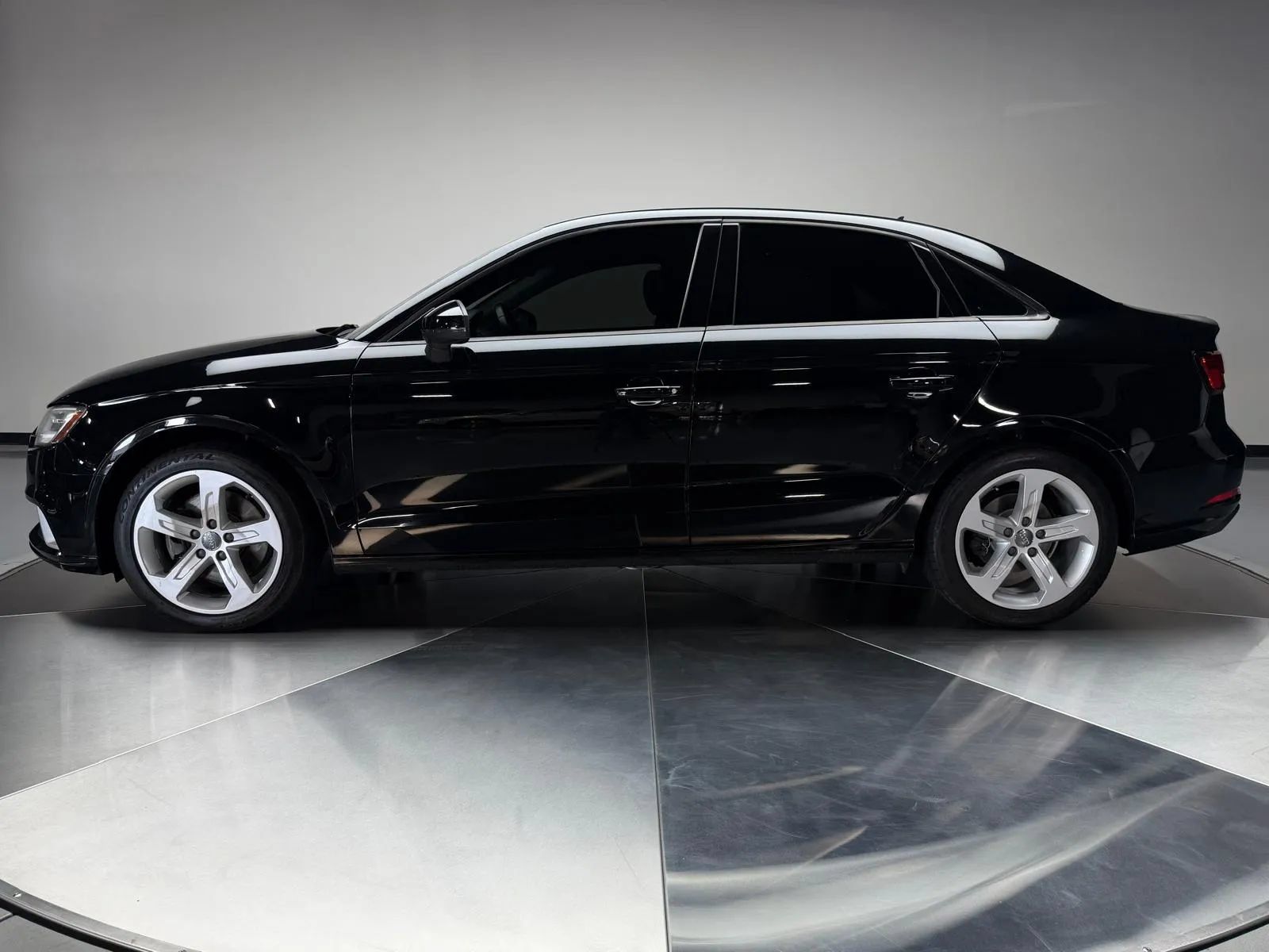 Used 2018 Audi A3 2.0T Premium w/ Convenience Package FWD image 4