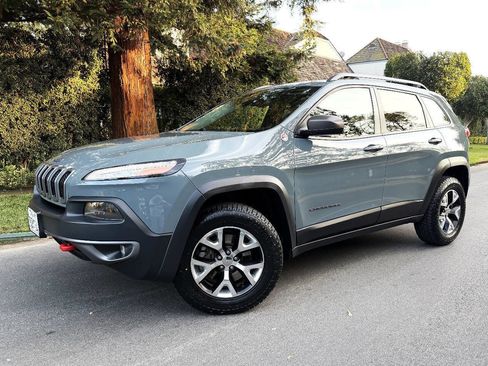 Used 2015 Jeep Cherokee Trailhawk w/ Comfort/Convenience Group image 3