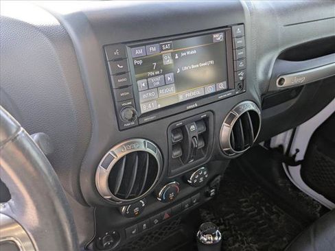 Used 2018 Jeep Wrangler Unlimited Sahara AWD/4WD image 10