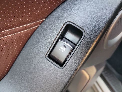 Used 2017 Subaru Forester 2.5i Touring image 16