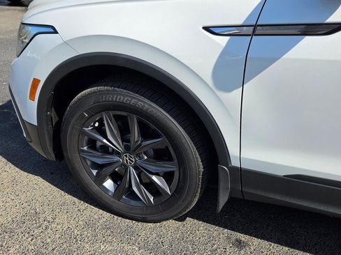 Used 2023 Volkswagen Tiguan SE w/ Panoramic Sunroof Package image 13