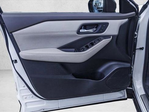 Used 2023 Nissan Rogue SL AWD/4WD image 12