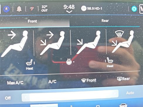 Used 2022 Chrysler Pacifica Touring-L w/ Uconnect Theater Family Group image 29