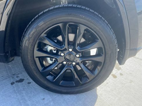 Used 2022 Jeep Grand Cherokee Laredo X AWD/4WD image 23
