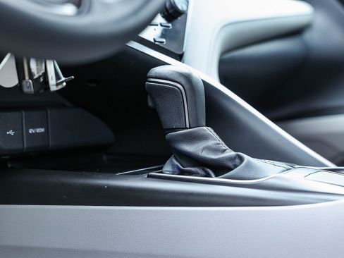 Used 2024 Toyota Camry SE image 27