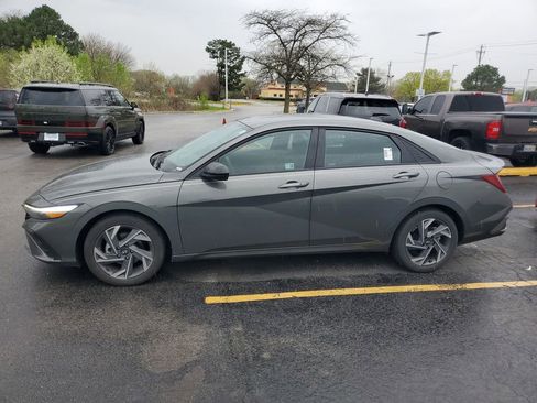 Certified 2025 Hyundai Elantra Sport image 4