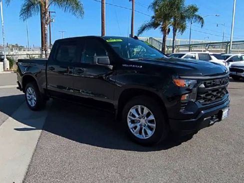 Used 2022 Chevrolet Silverado 1500 Custom image 2