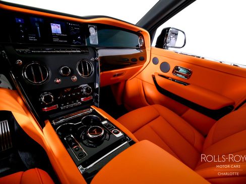 Used 2026 Rolls-Royce Cullinan Black Badge AWD/4WD image 16