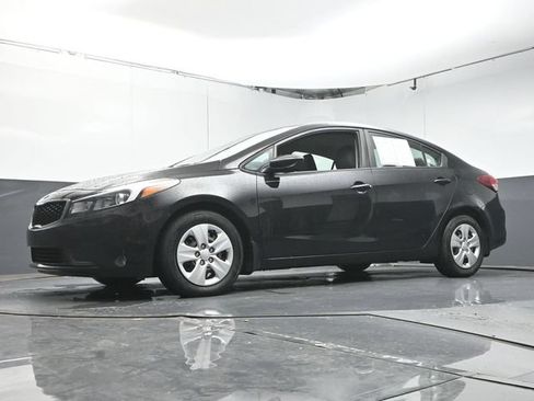 Used 2017 Kia Forte LX FWD image 32