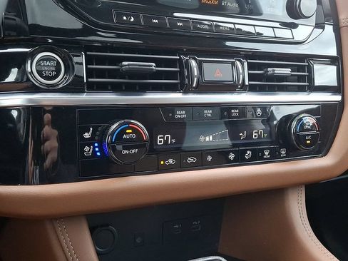 Used 2024 Nissan Pathfinder Platinum AWD/4WD image 17