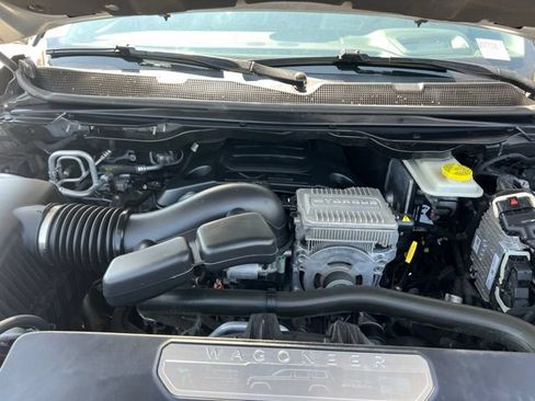 Used 2022 Jeep Wagoneer Series III w/ Premium Group I AWD/4WD image 29
