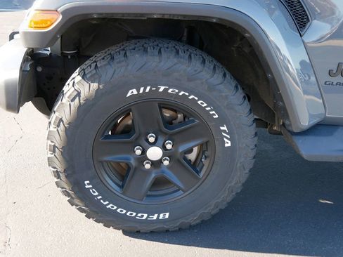 Used 2021 Jeep Gladiator Sport image 6