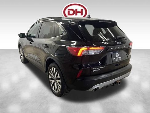 Used 2020 Ford Escape Titanium image 9