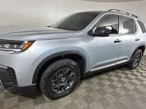Used 2026 Honda Pilot TrailSport image 6
