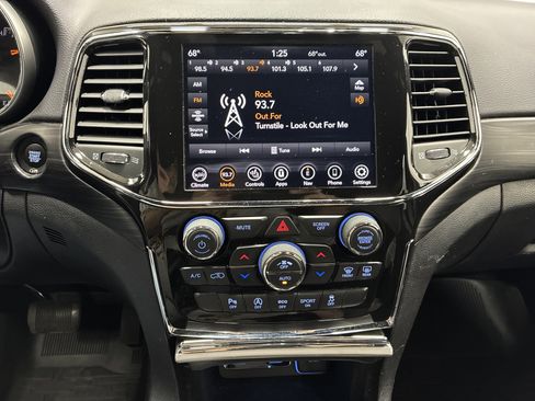 Used 2021 Jeep Grand Cherokee Laredo X image 22