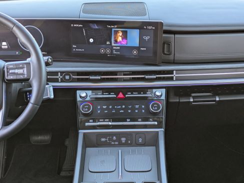 Used 2024 Hyundai Santa Fe Limited image 17