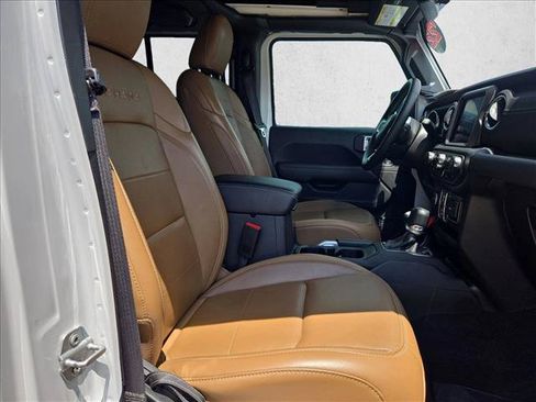 Used 2022 Jeep Wrangler Unlimited Sahara AWD/4WD image 19