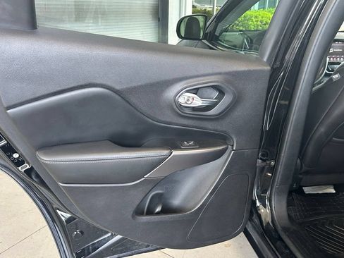 Used 2020 Jeep Cherokee Limited FWD image 39