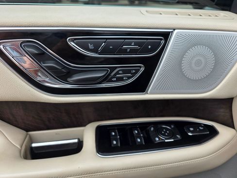 Used 2018 Lincoln Navigator Reserve w/ Technology Package AWD/4WD image 14