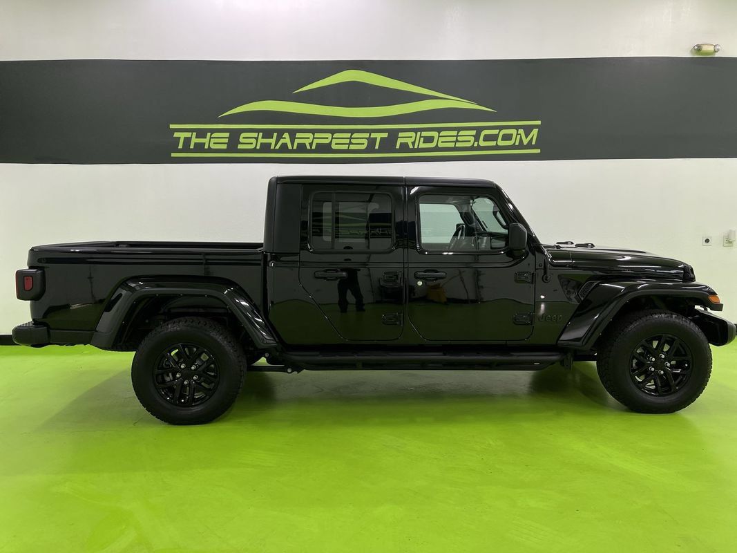 Used 2023 Jeep Gladiator Sport AWD/4WD image 11