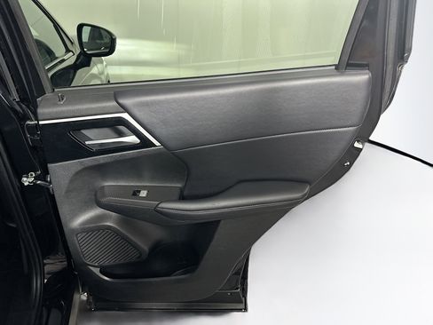 Used 2024 Mitsubishi Outlander SE image 32