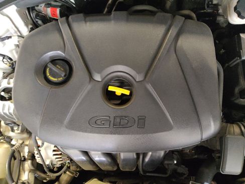 Used 2019 Hyundai Elantra GT FWD image 30