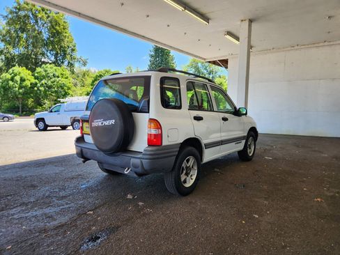Used 2002 Chevrolet Tracker 4WD w/ Preferred Equipment Group image 3