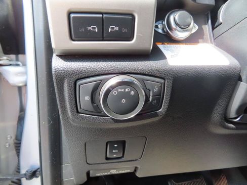 Used 2017 Ford F550 4x4 SuperCab Super Duty image 28