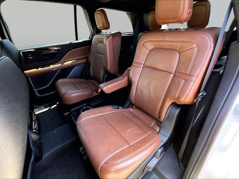 Used 2020 Lincoln Aviator Grand Touring w/ Elements Package Plus AWD/4WD image 21