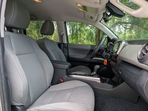 Used 2022 Toyota Tacoma SR5 w/ Technology Package RWD image 15