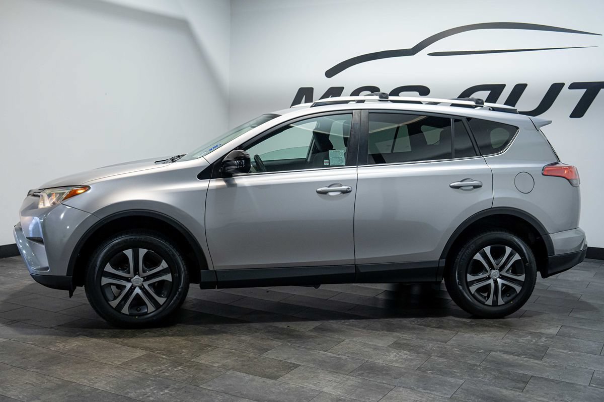 Used 2016 Toyota RAV4 LE FWD image 25