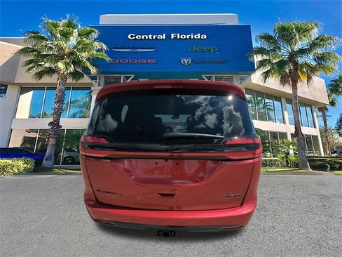 New 2026 Chrysler Pacifica Limited w/ S Appearance Package image 6