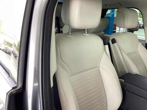 Used 2025 Land Rover Discovery S AWD/4WD image 19