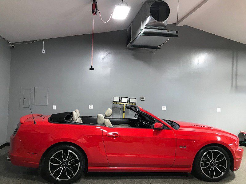 Used 2013 Ford Mustang GT Premium RWD image 3