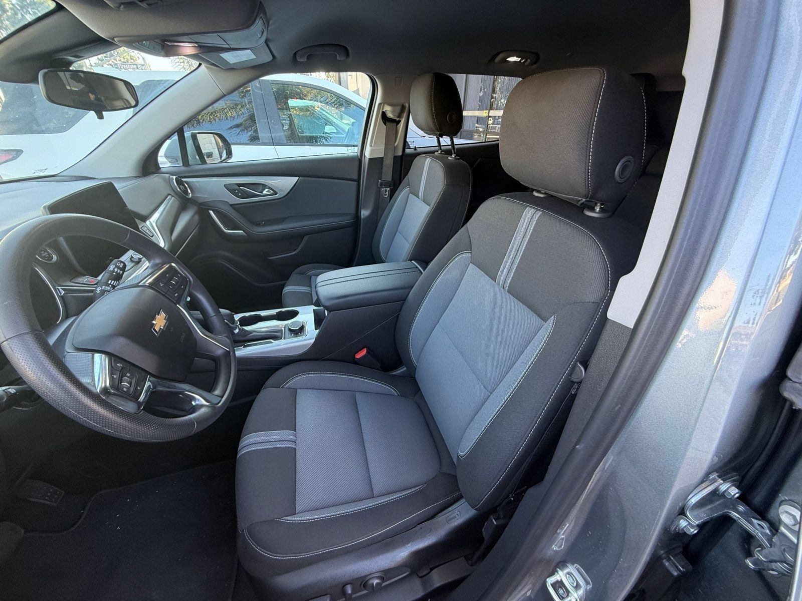 Used 2025 Chevrolet Blazer LT FWD image 33