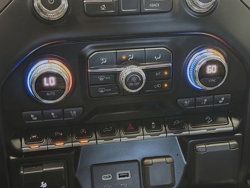 Used 2020 GMC Sierra 1500 AT4 w/ AT4 Premium Package image 10