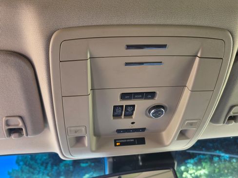 Used 2018 Chevrolet Suburban Premier AWD/4WD image 19