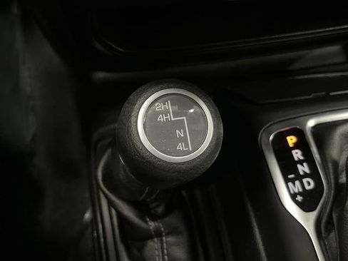 Used 2024 Jeep Gladiator Sport image 21