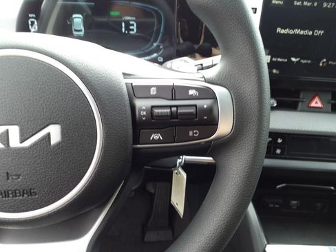 Used 2025 Kia Sportage LX image 21