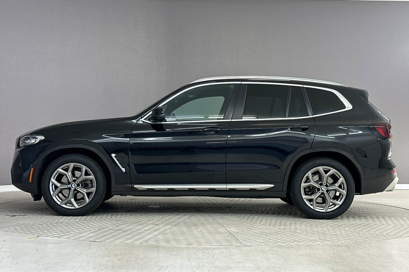 Used 2024 BMW X3 sDrive30i w/ Convenience Package RWD image 2