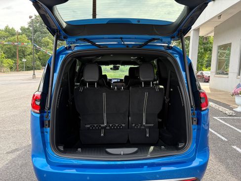 New 2027 Chrysler Pacifica Select AWD/4WD image 11