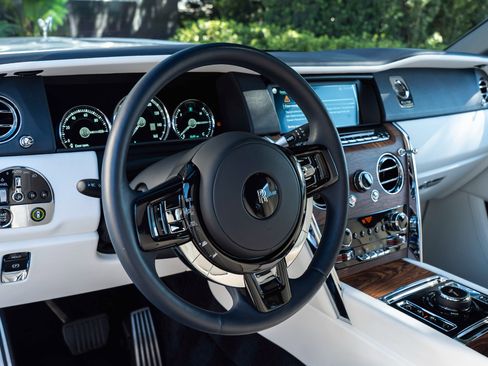 Certified 2022 Rolls-Royce Cullinan image 26