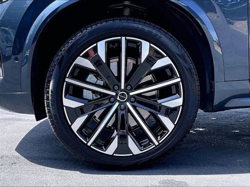 Used 2026 Volvo XC90 B6 Plus w/ Protection Package Premier AWD/4WD image 12