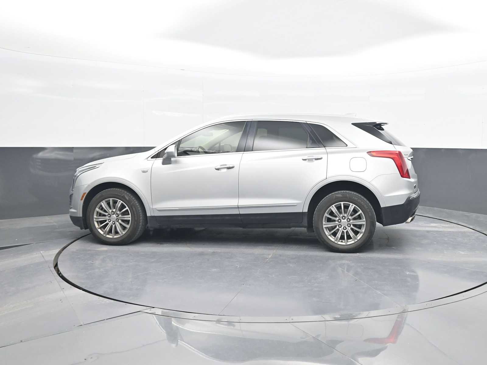 Used 2017 Cadillac XT5 Luxury w/ Driver Awareness Package AWD/4WD image 5
