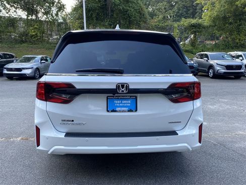 New 2026 Honda Odyssey Touring image 3