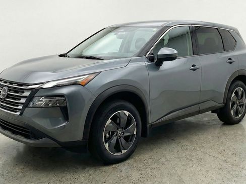 Used 2025 Nissan Rogue SV image 3