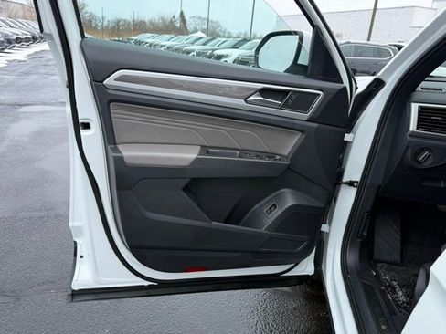 Used 2023 Volkswagen Atlas Cross Sport SE image 23